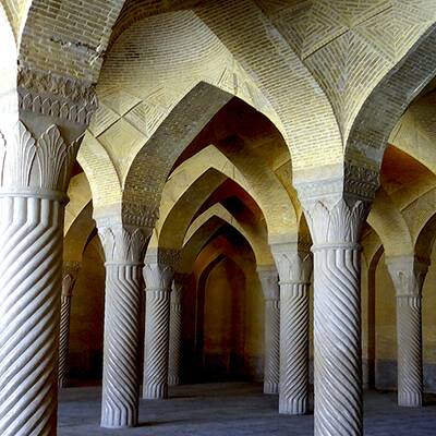 مسجد وکیل پیوند دین و دنیا